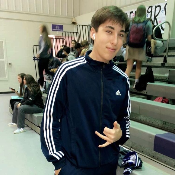 Meet your Posher, Louis - Picture 1 of 1